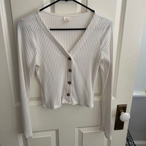 White crop longsleeve sweater